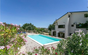 Отель Amazing home in Aragona with Outdoor swimming pool, WiFi and 5 Bedrooms, Арагона